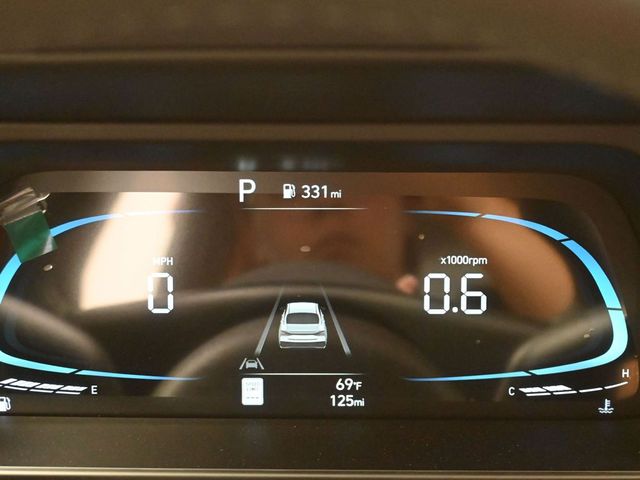 2025 Hyundai Elantra SEL - Photo 13
