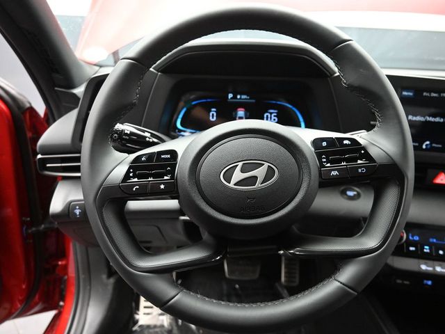 2025 Hyundai Elantra SEL - Photo 12