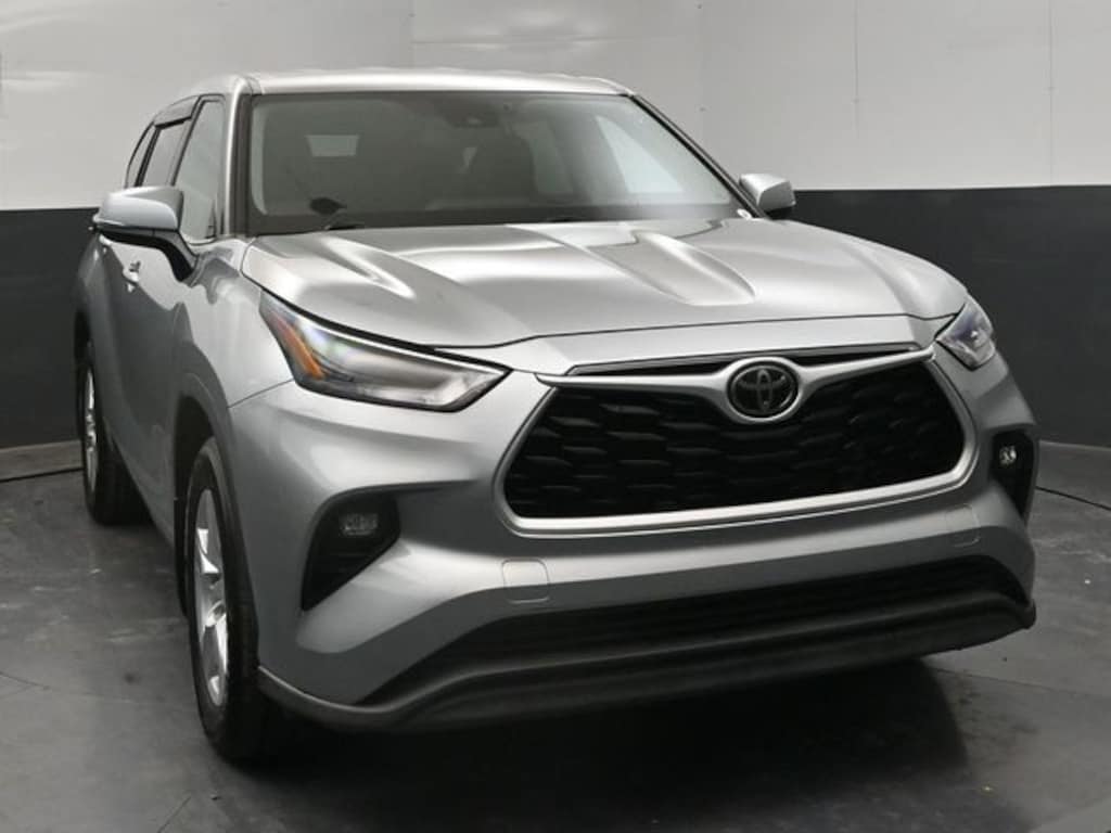 Used 2022 Toyota Highlander LE SUV