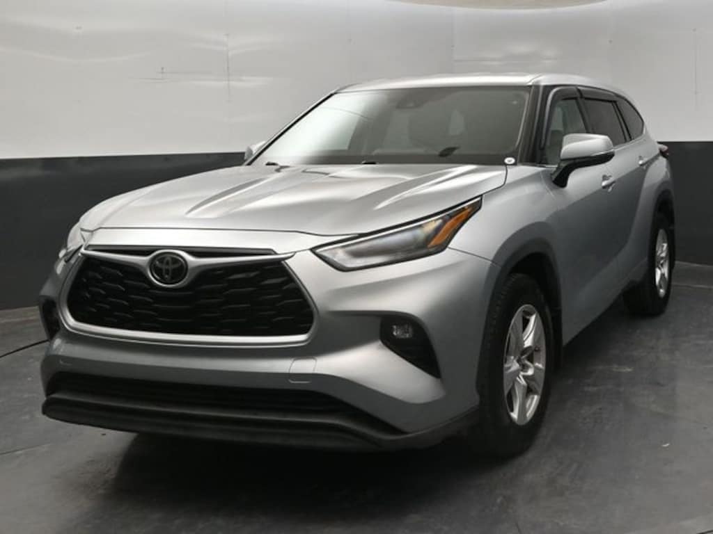 Used 2022 Toyota Highlander LE SUV