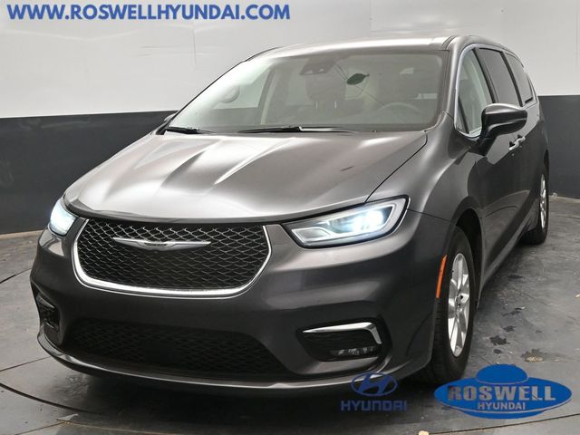 2023 Chrysler Pacifica Touring L's photo