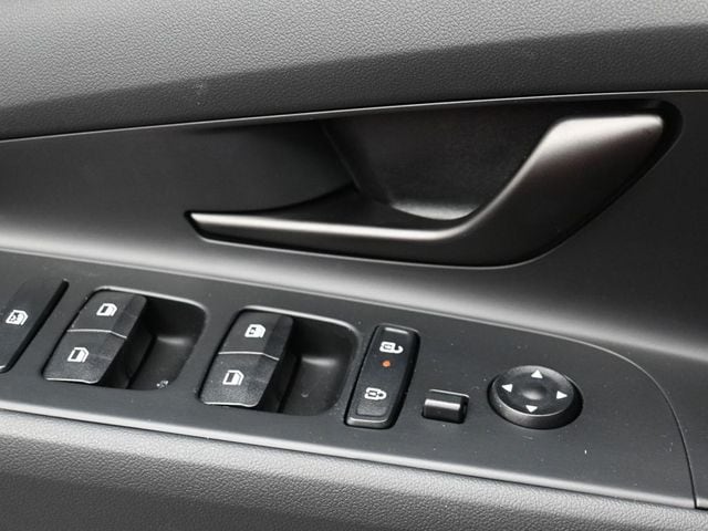 2025 Hyundai Elantra SEL - Photo 16