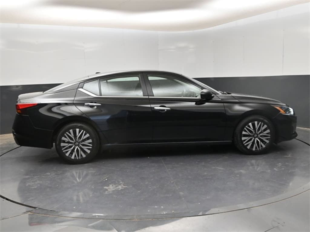 Used 2024 Nissan Altima 2.5 SV Sedan