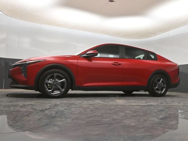 2025 Kia K4 LXS - Photo 12