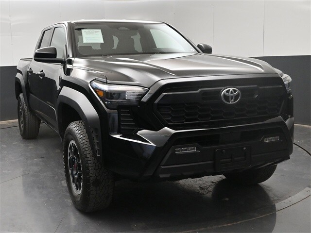 2024 Toyota Tacoma TRD Off-Road photo 2