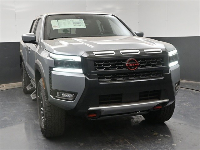 2025 Nissan Frontier PRO-4X photo 2