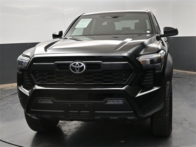 2024 Toyota Tacoma TRD Off-Road photo 3