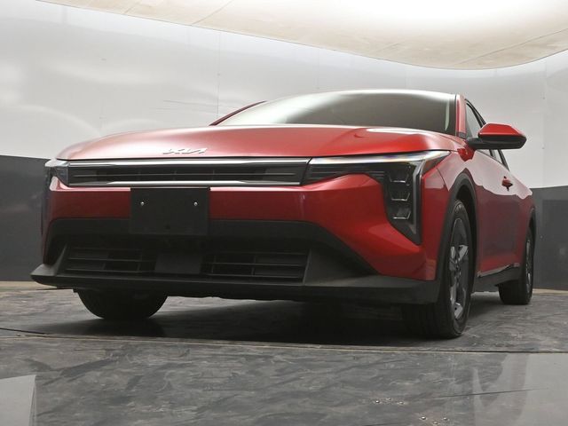 2025 Kia K4 LXS - Photo 11