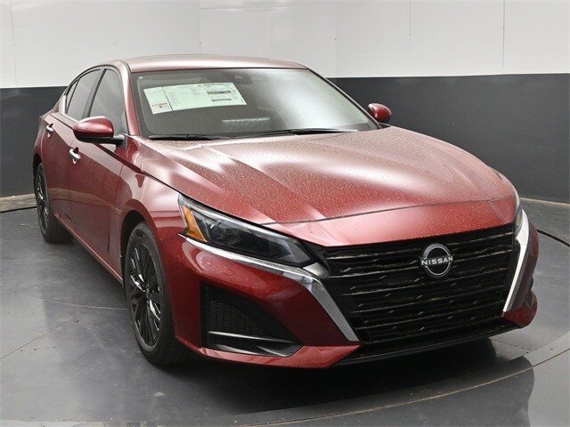 2025 Nissan Altima SV photo 2