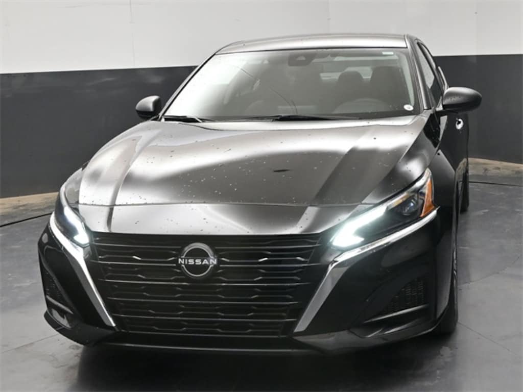 Used 2024 Nissan Altima 2.5 SV Sedan