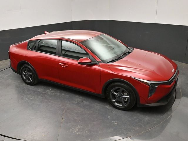 2025 Kia K4 LXS - Photo 17