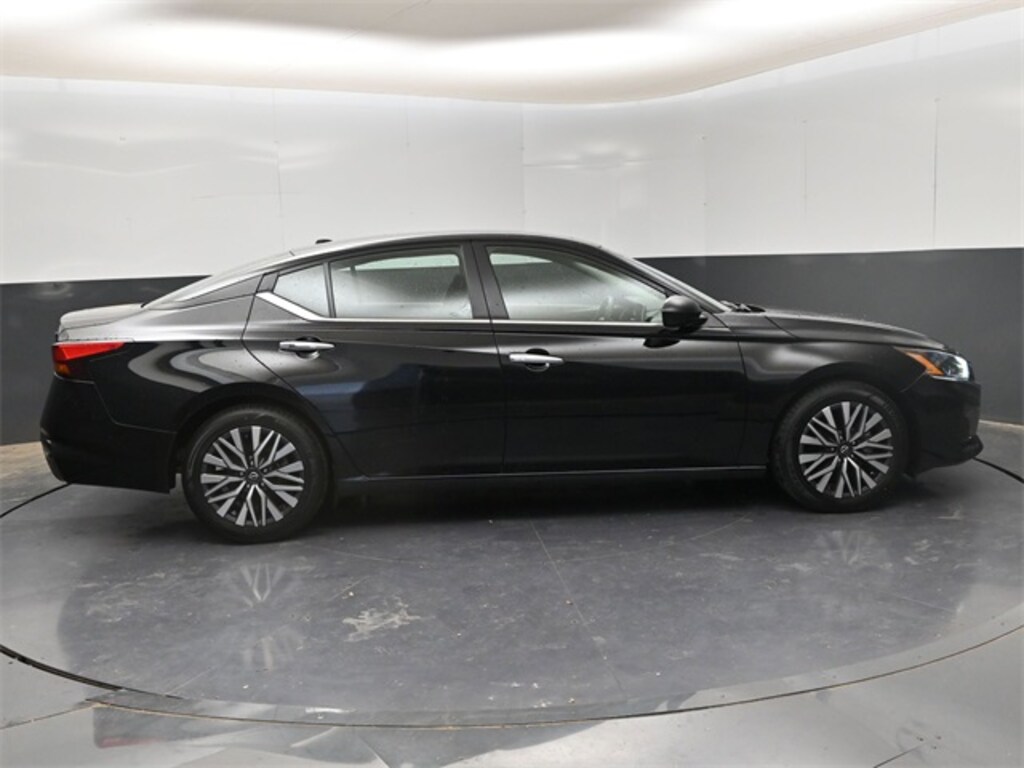Used 2024 Nissan Altima 2.5 SV Sedan