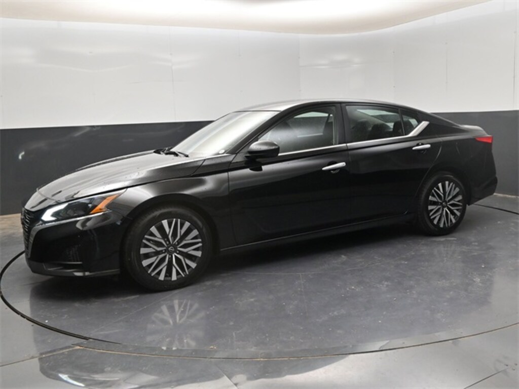 Used 2024 Nissan Altima 2.5 SV Sedan