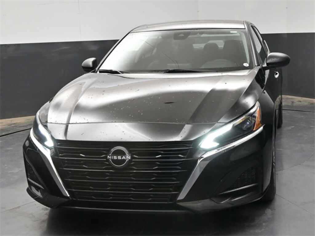 Used 2024 Nissan Altima 2.5 SV Sedan