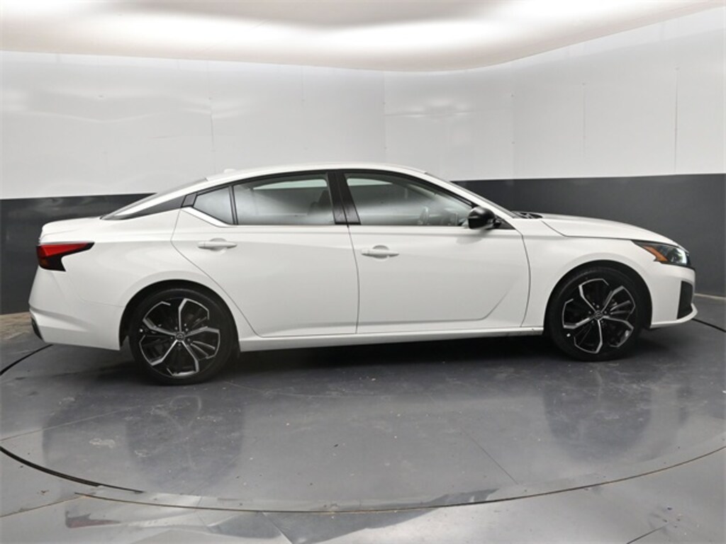 Used 2023 Nissan Altima 2.5 SR Sedan