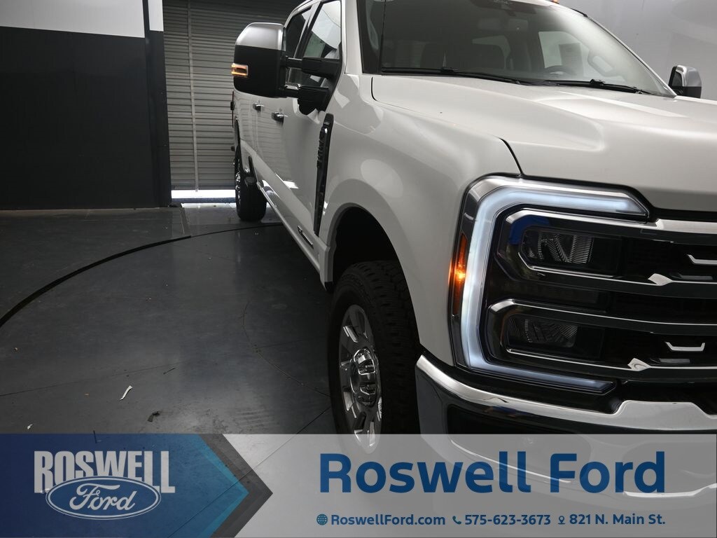 2025 Ford F-350 Super Duty Lariat's photo