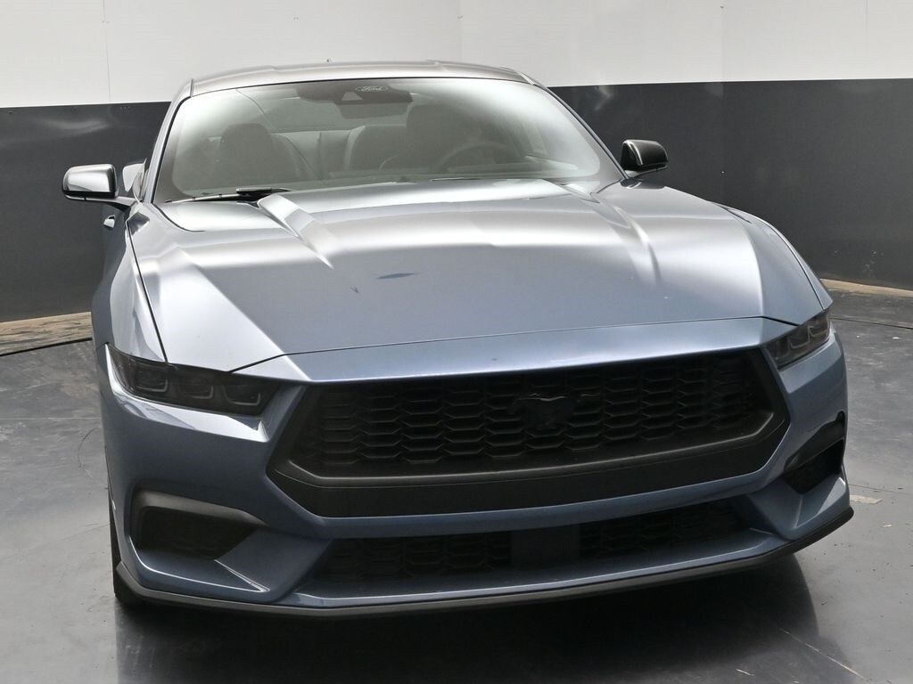 2025 Ford Mustang EcoBoost photo 2