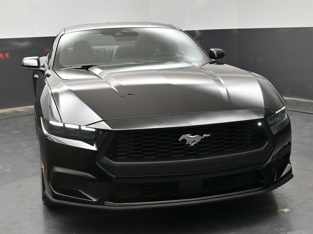 2025 Ford Mustang EcoBoost photo 2