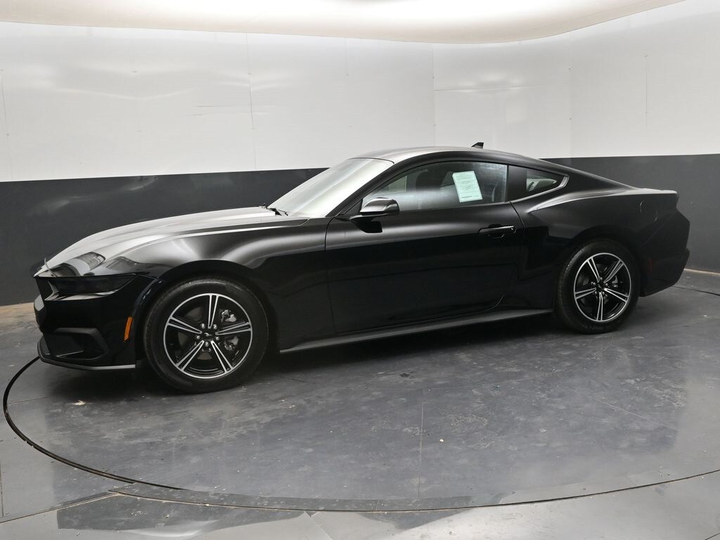 2025 Ford Mustang EcoBoost photo 4