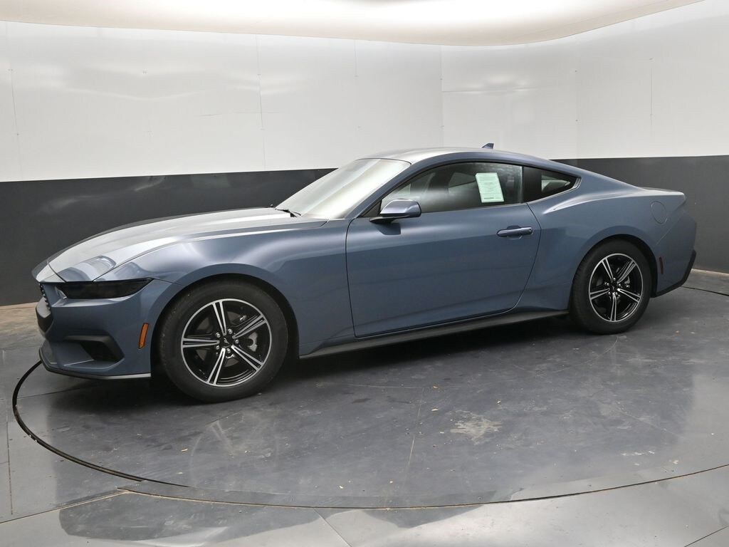 2025 Ford Mustang EcoBoost photo 4