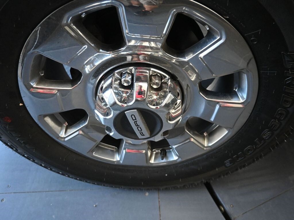 2025 Ford F-350 Lariat photo 2