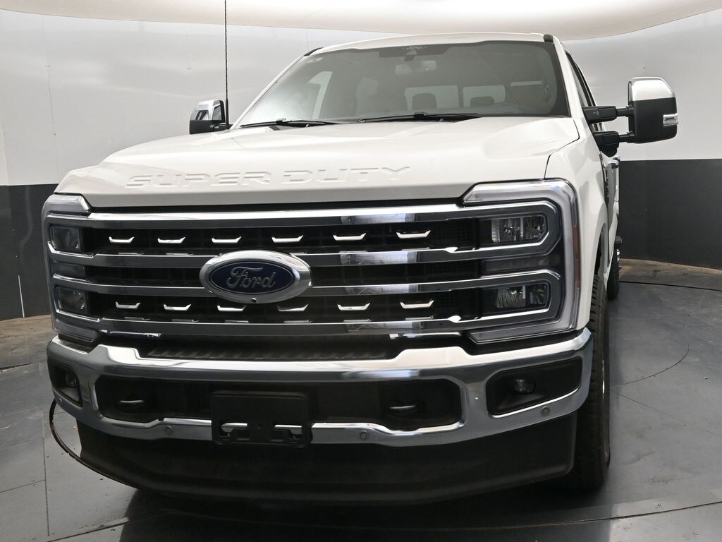 2025 Ford F-250 Lariat photo 2