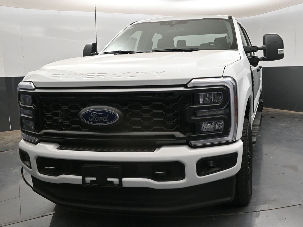 2025 Ford F-250 XL photo 2