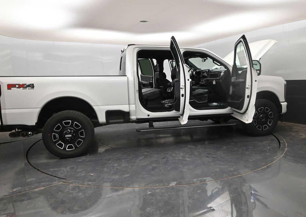 2025 Ford F-250 Super Duty Platinum - Photo 42