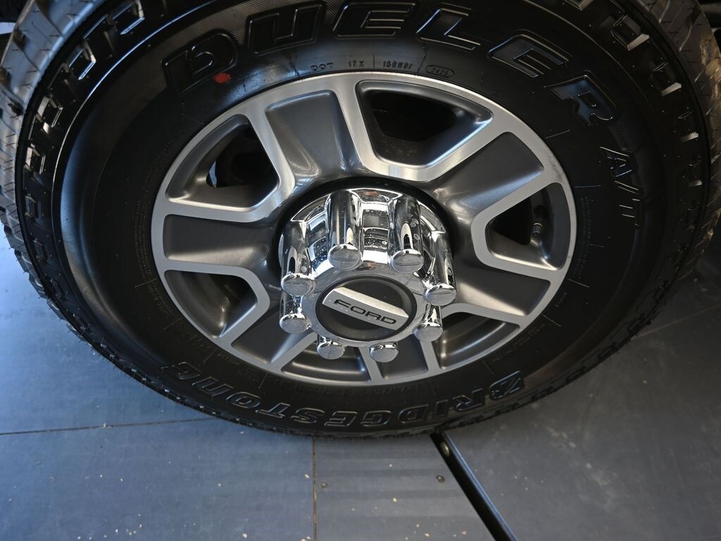 2025 Ford F-350 photo 2