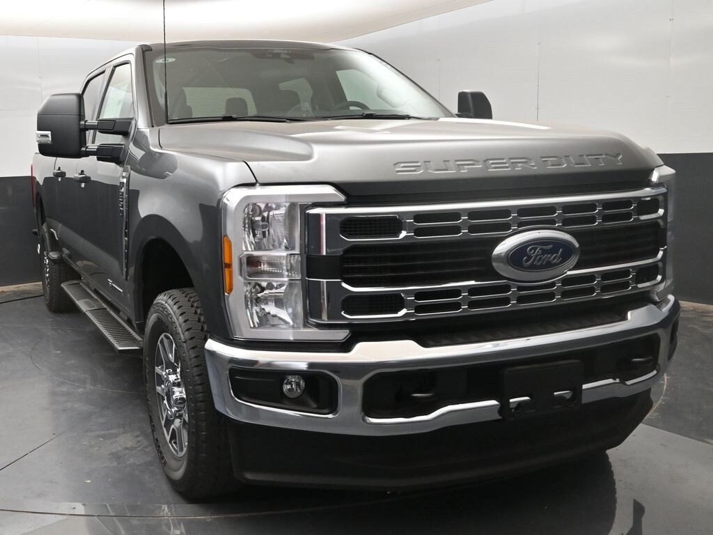 2025 Ford F-250 XLT photo 2