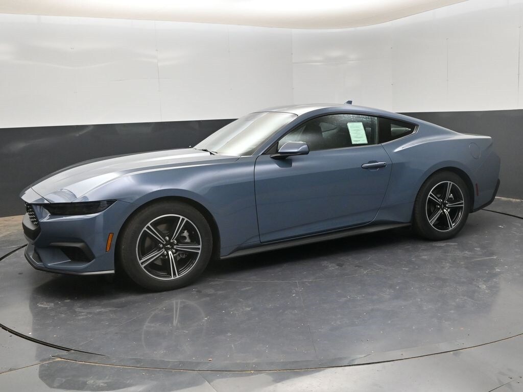 2025 Ford Mustang EcoBoost photo 4