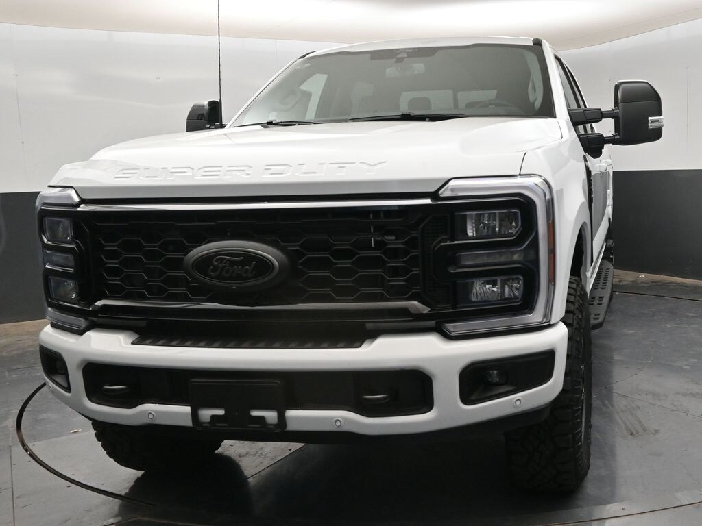 2025 Ford F-250 Lariat photo 2