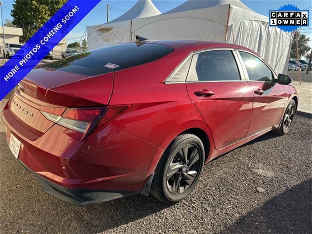 2023 Hyundai Elantra SEL photo 3
