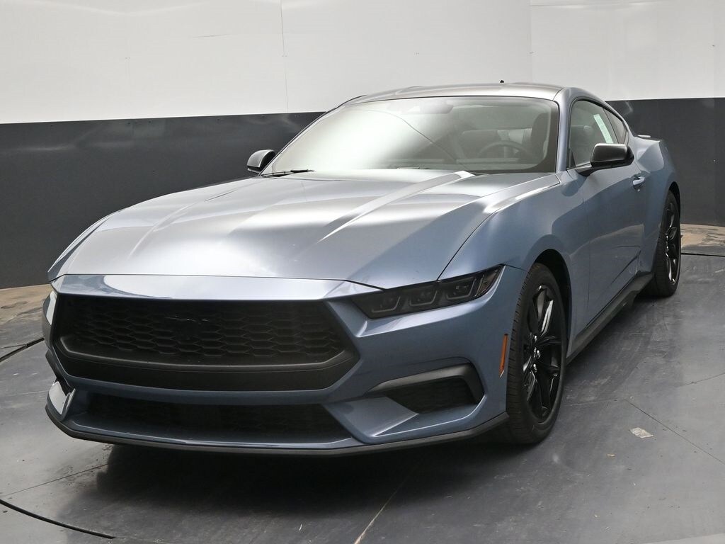 2025 Ford Mustang EcoBoost photo 3