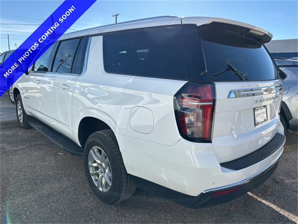 2024 Chevrolet Suburban LT photo 2