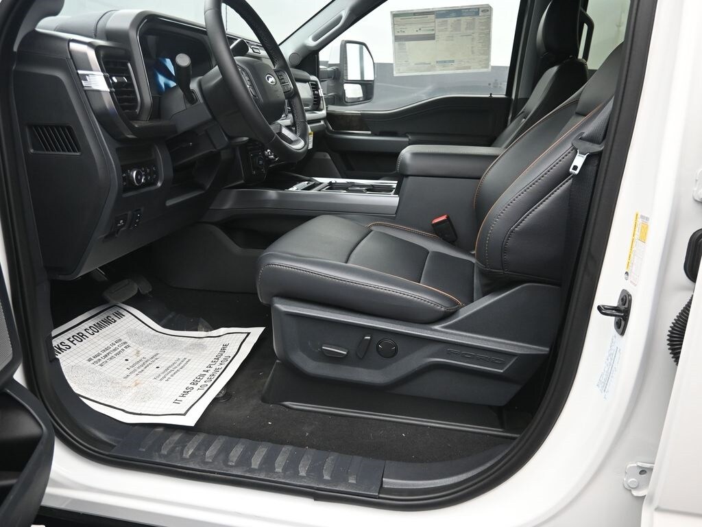2025 Ford F-350 Lariat photo 3