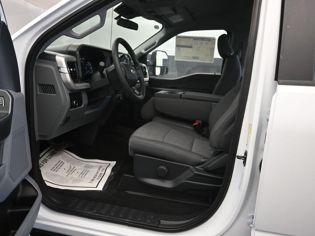2025 Ford F-350 XL photo 2