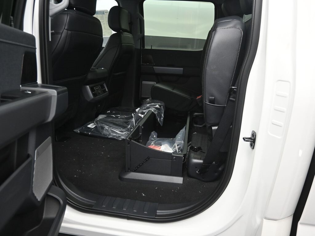 2025 Ford F-350 Lariat photo 2