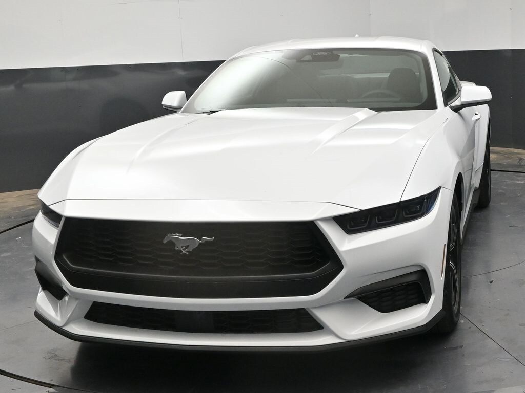 2025 Ford Mustang EcoBoost photo 3