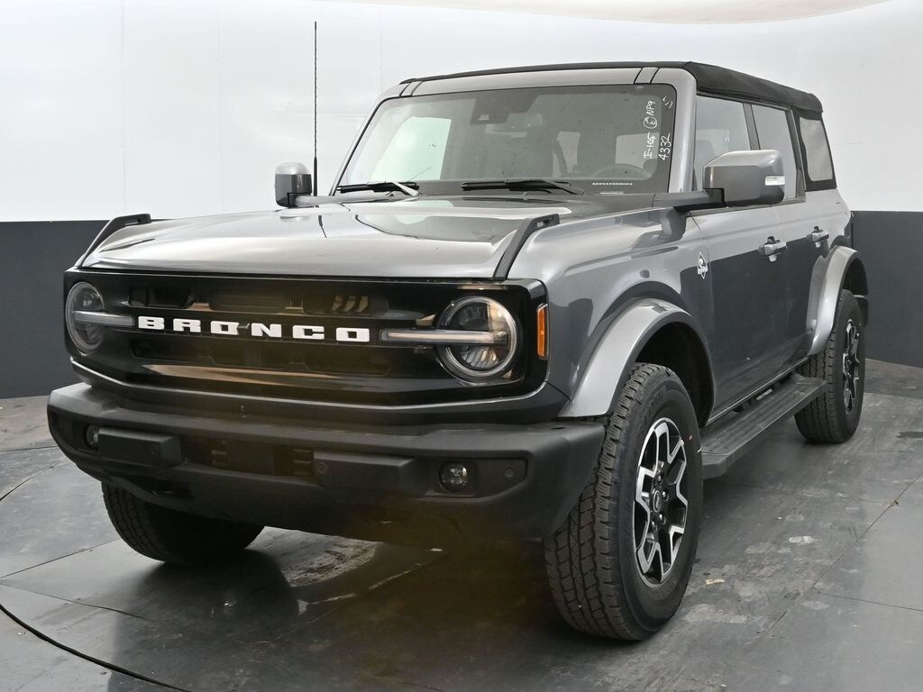 2024 Ford Bronco Outer Banks photo 3