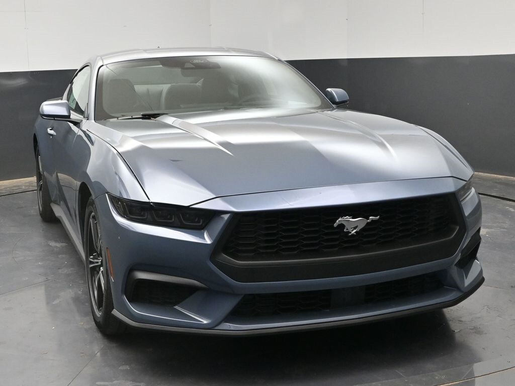 2025 Ford Mustang EcoBoost photo 2