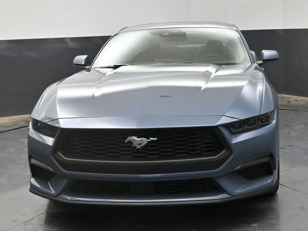 2025 Ford Mustang EcoBoost photo 3