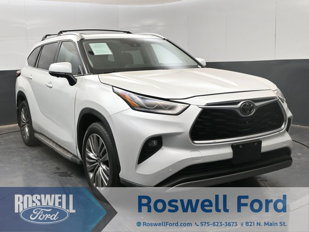 2023 Toyota Highlander Platinum's photo