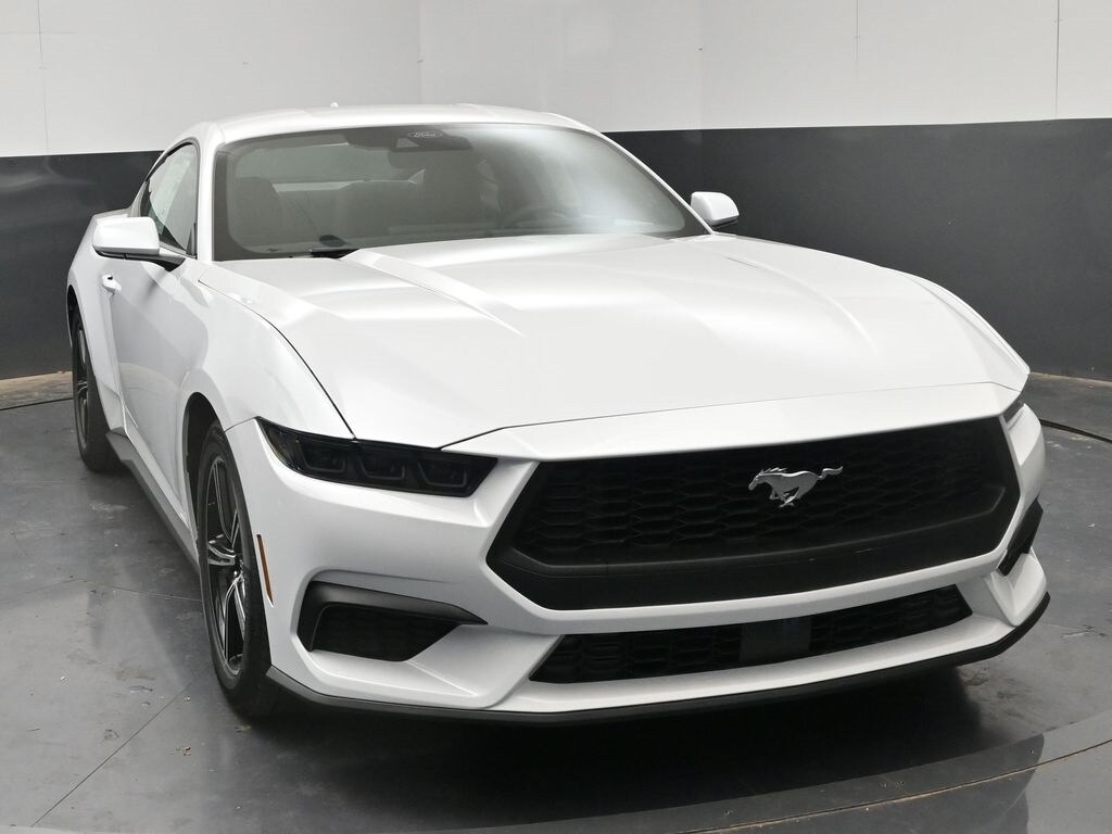 2025 Ford Mustang EcoBoost photo 2