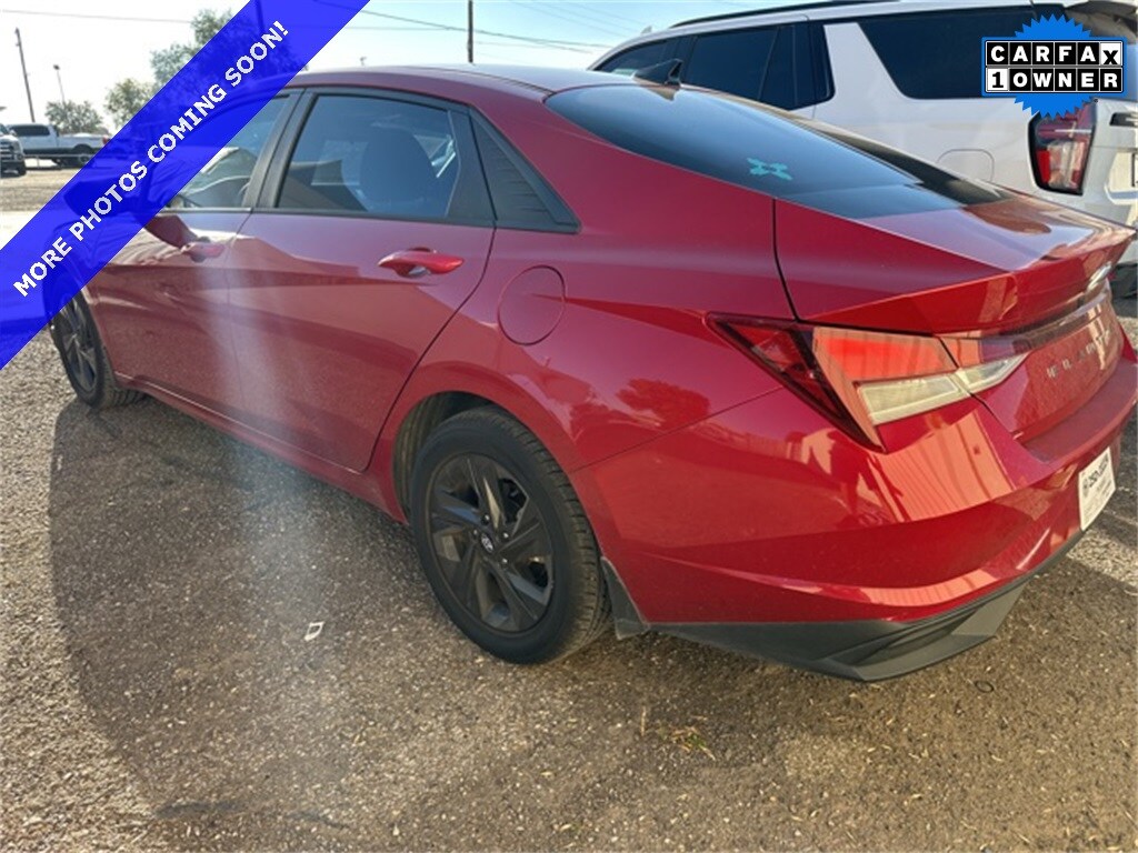 2023 Hyundai Elantra SEL photo 2