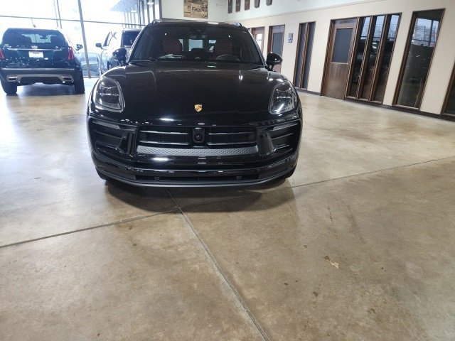 2024 Porsche Macan Base photo 2
