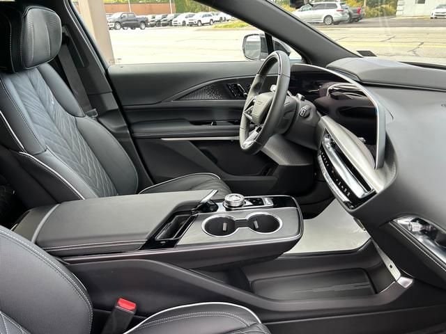 2026 Cadillac LYRIQ V Premium - Photo 25