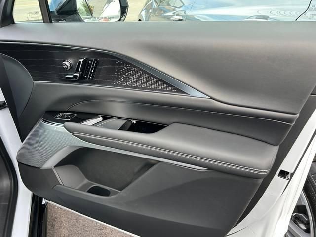 2026 Cadillac LYRIQ V Premium - Photo 24