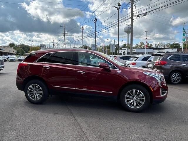 2018 Cadillac XT5 Luxury photo 2