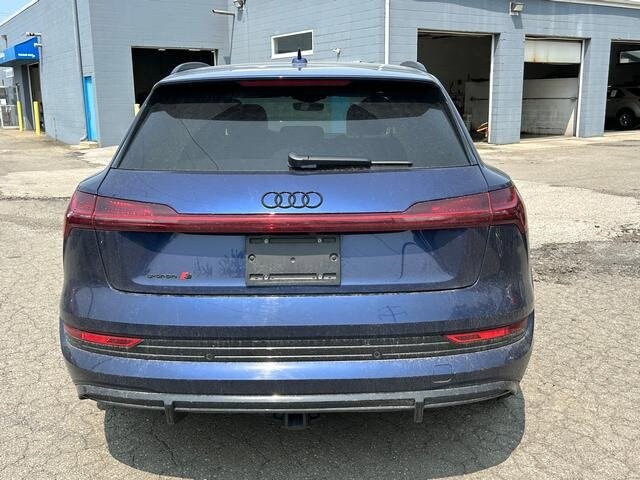 2022 Audi e-tron Premium Plus photo 4